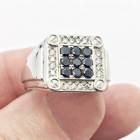 Or blanc 18 carats - Diamants noirs et blancs